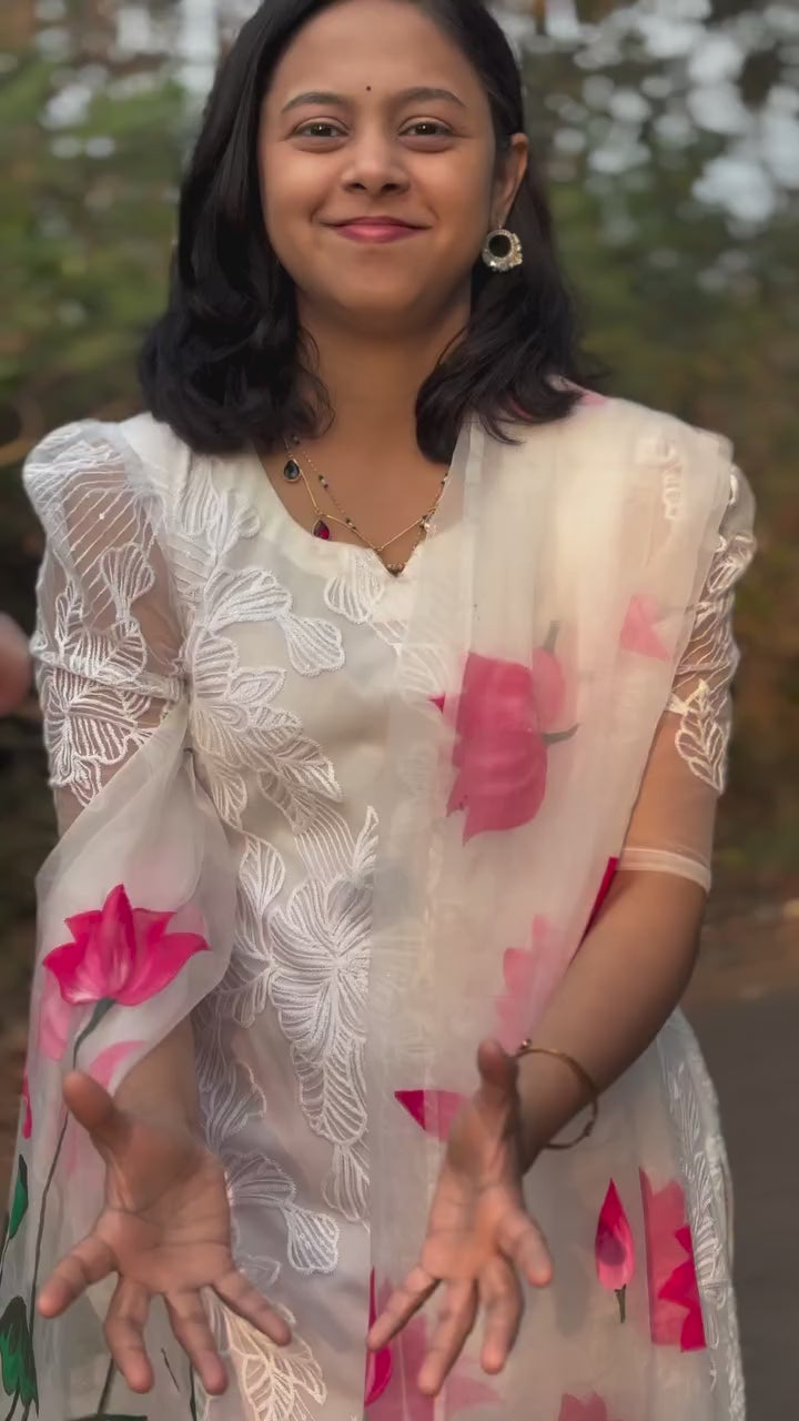 Load video: Varnya Samapada Face Wash